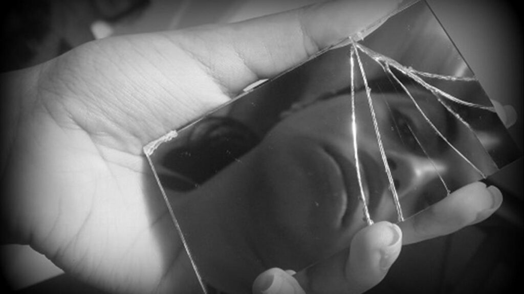 Mơ thấy vỡ gương số mấy? Giải mã điềm báo tốt hay xấu